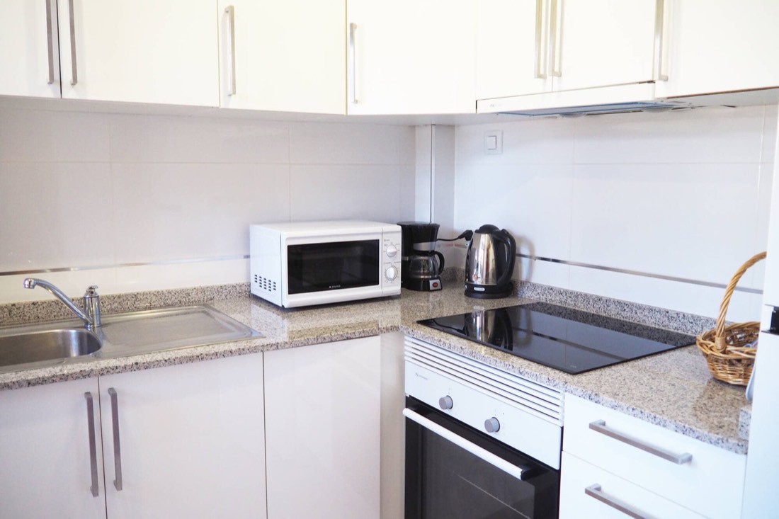 Renovated separate kitchen, with ceramic hob and microwave
