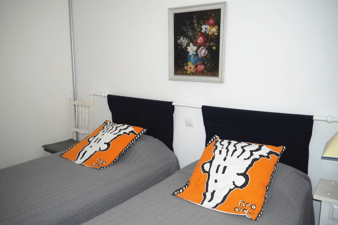 Second bedroom with two single beds