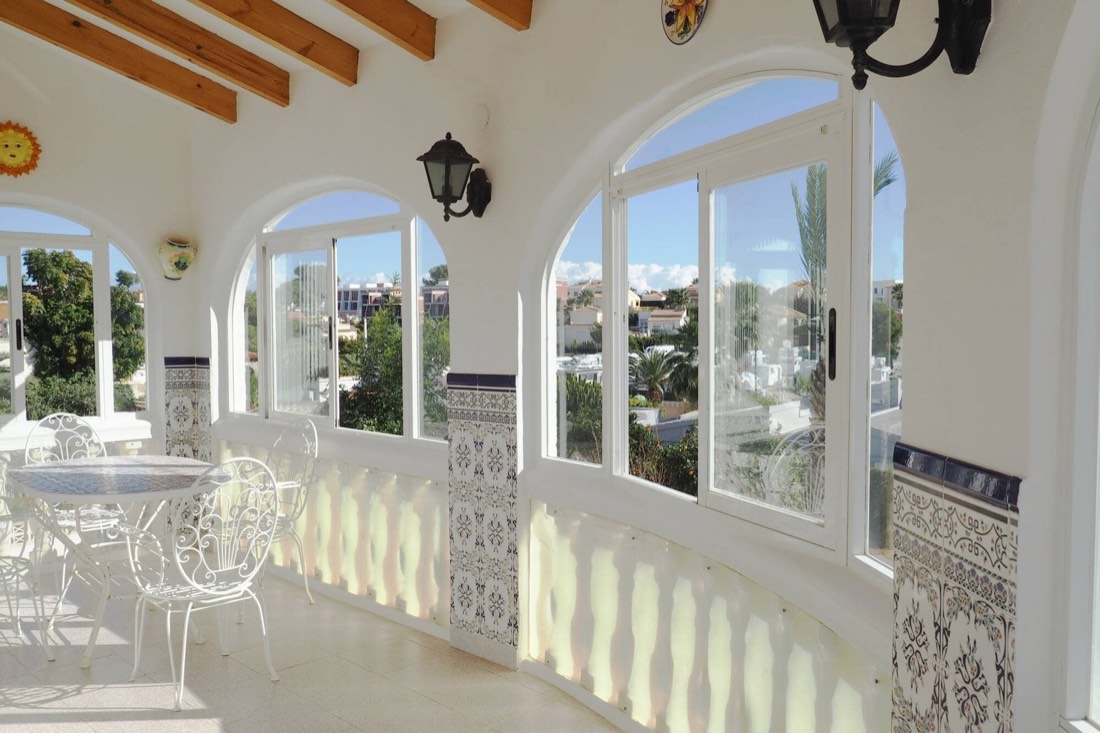 Glazed terrace with the arches and the views over the garden