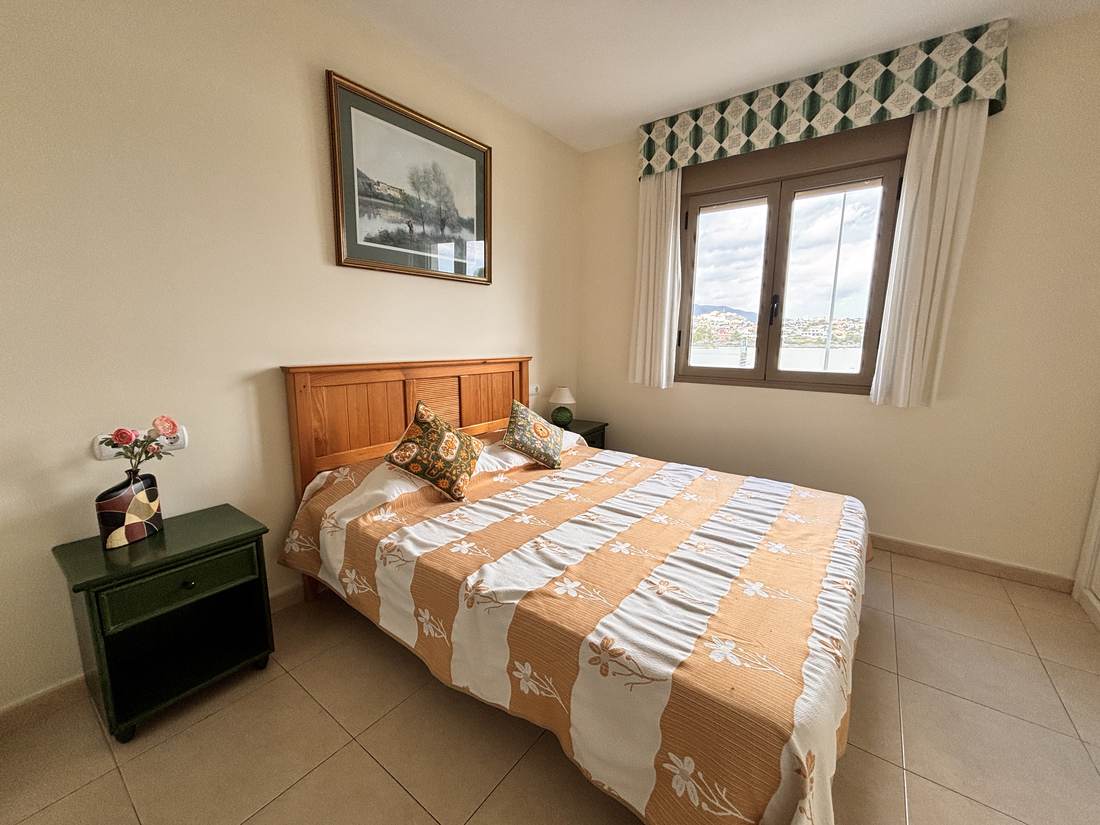 Main bedroom with a double bed and wooden headboard
