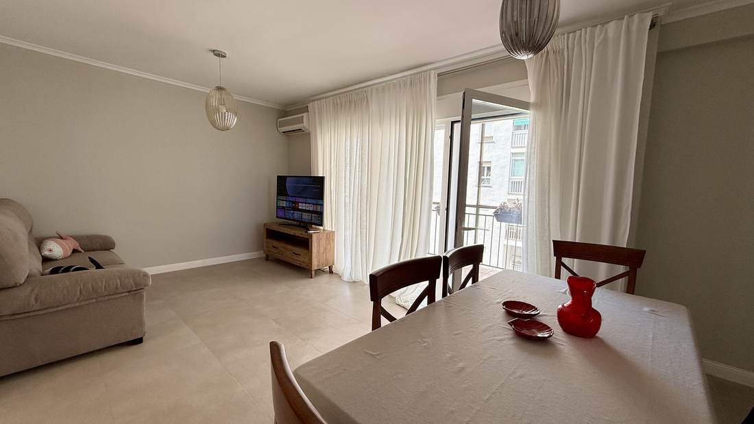 The living and dining room at Gabriel with the table and the way out to the terrace