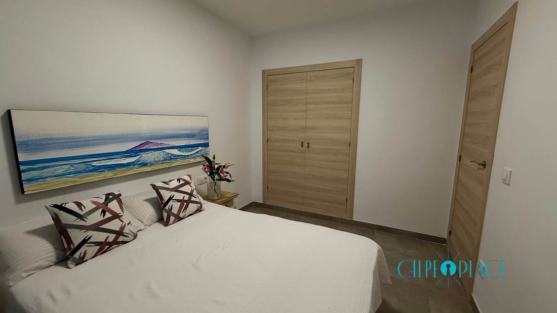 Double bedroom with a built-in wardrobe