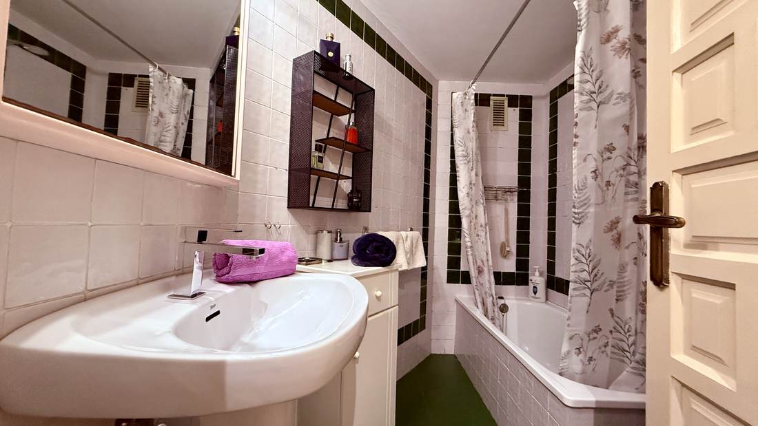 Baño completo con bañera
