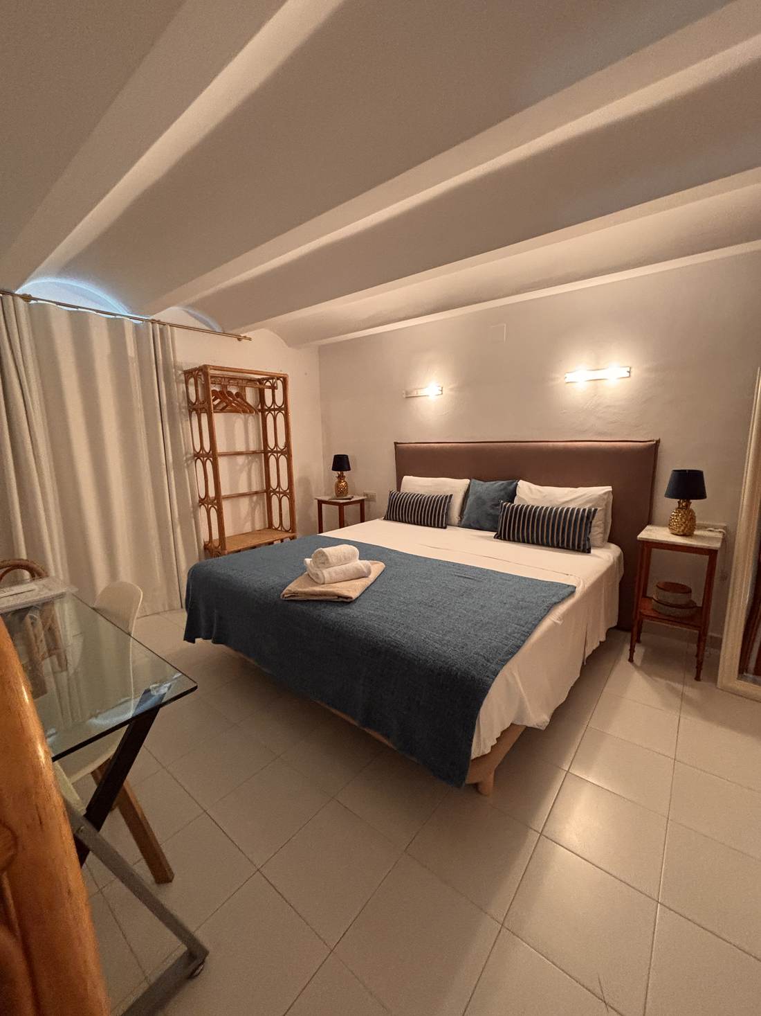 Tercer dormitorio, con cama doble y armario empotrado