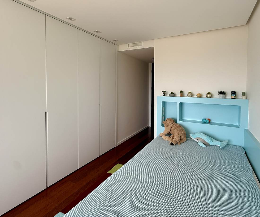 Dormitorio con zona de escritorio — el chalet de Cosentari