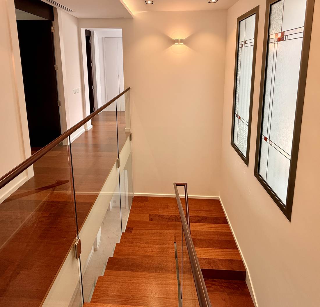 Terraza cubierta y escalera — el chalet de Cosentari