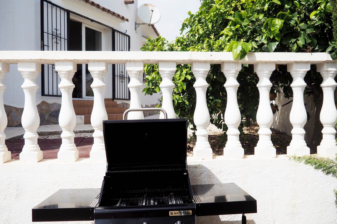 Barbacoa en la terraza — Villa Ricarlos