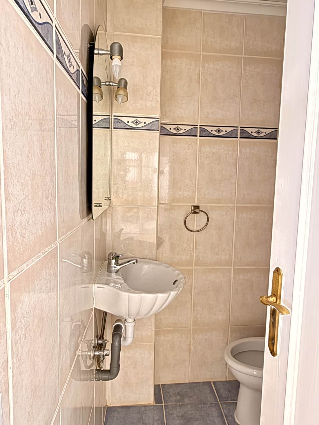 Baño — el piso de Polop