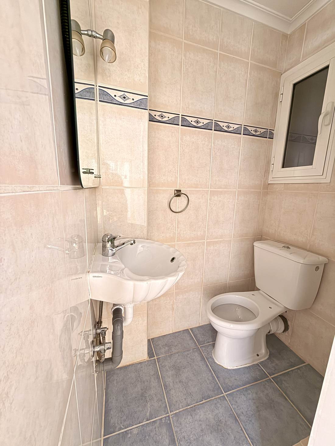Baño — el piso de Polop