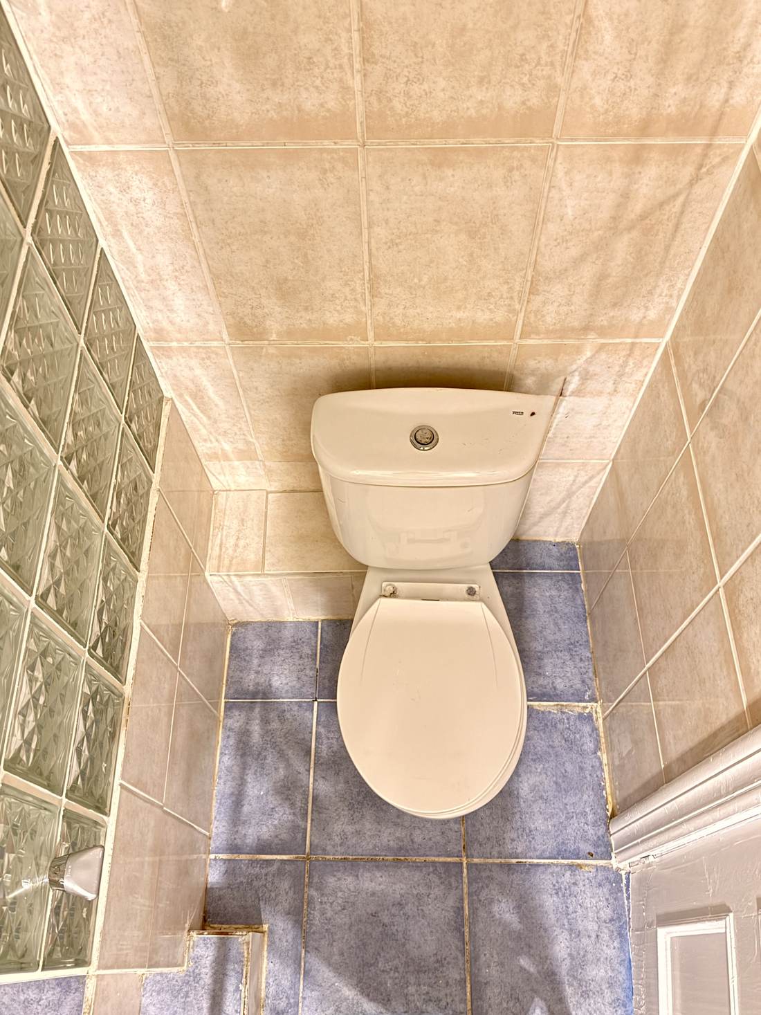 Baño — el piso de Polop