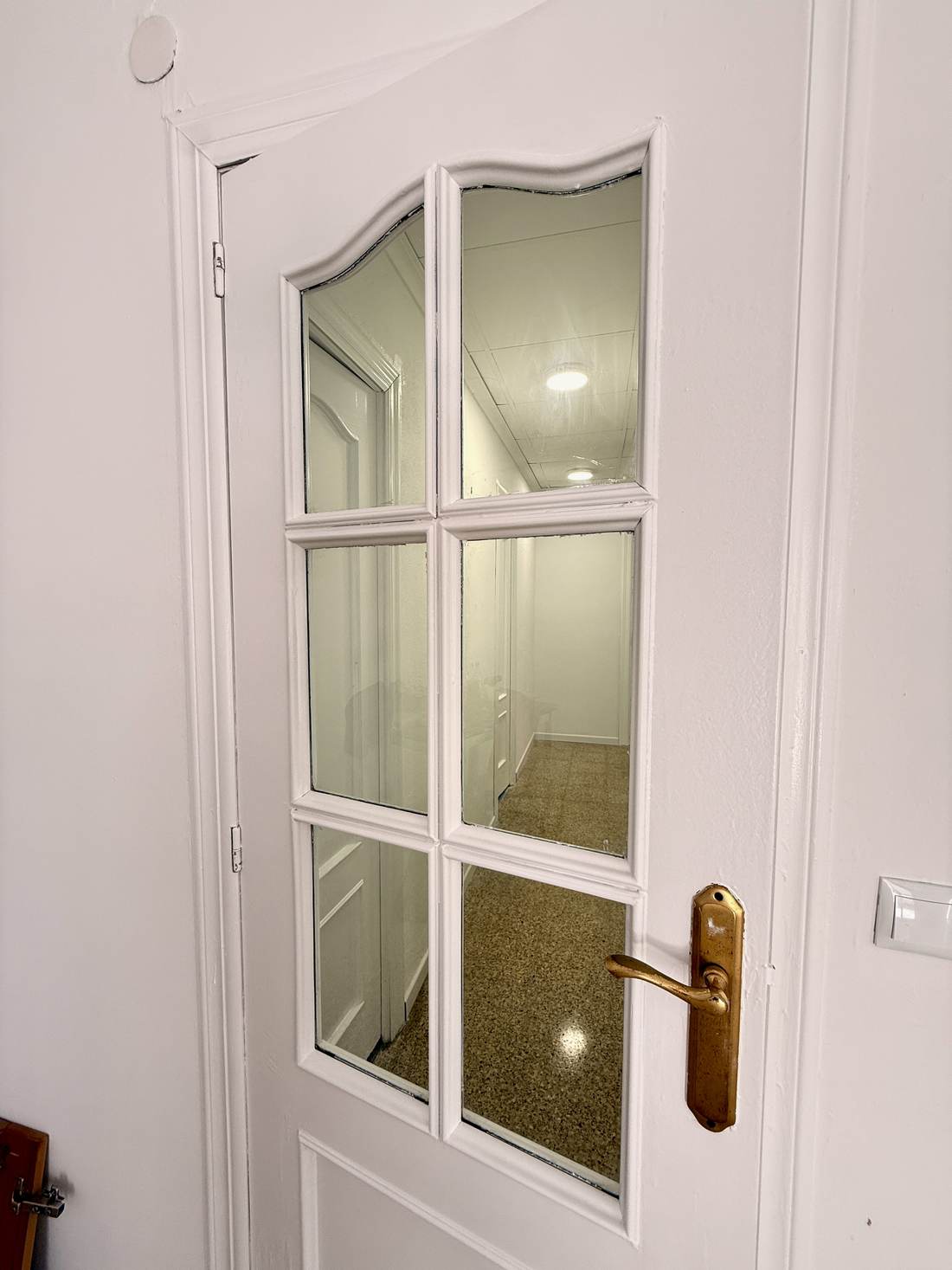 Pasillo y puertas interiores — el piso de Polop