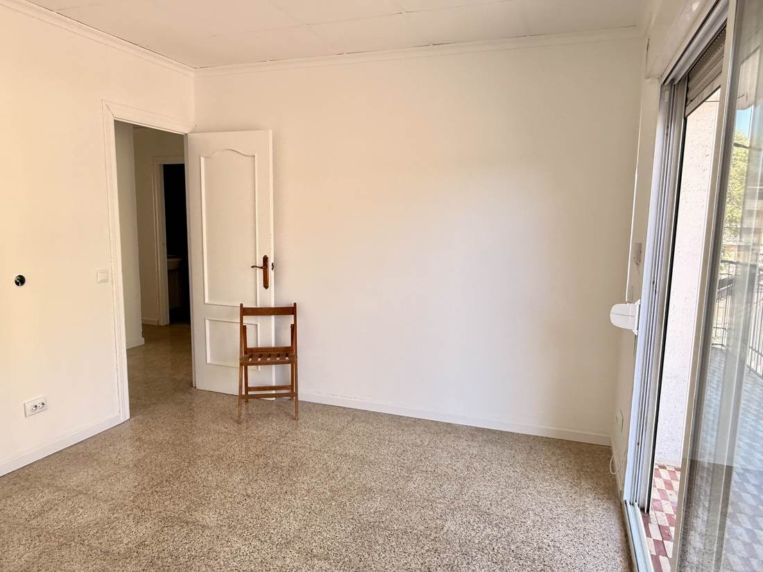 Salón con salida al balcón — el piso de Polop