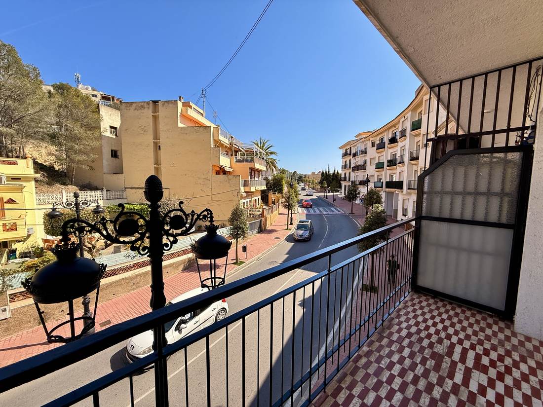 La avenida de Polop desde el balcón — el piso de Polop