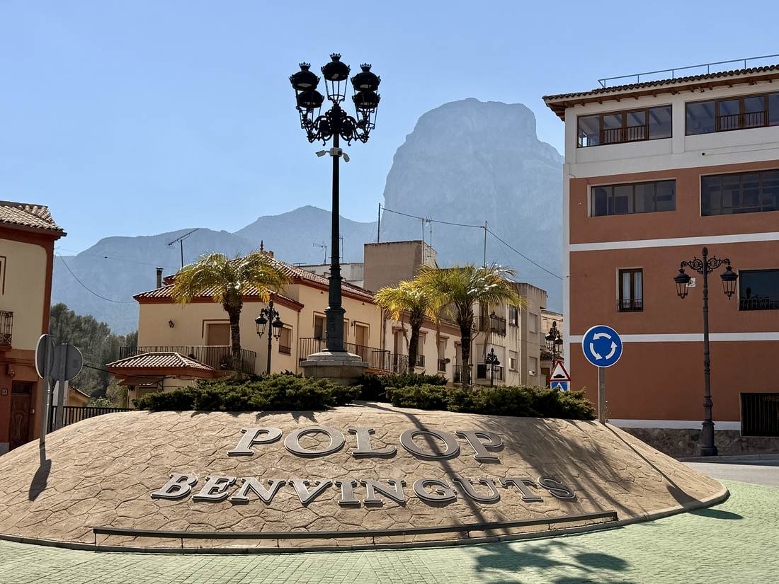 La calle del edificio — el piso de Polop